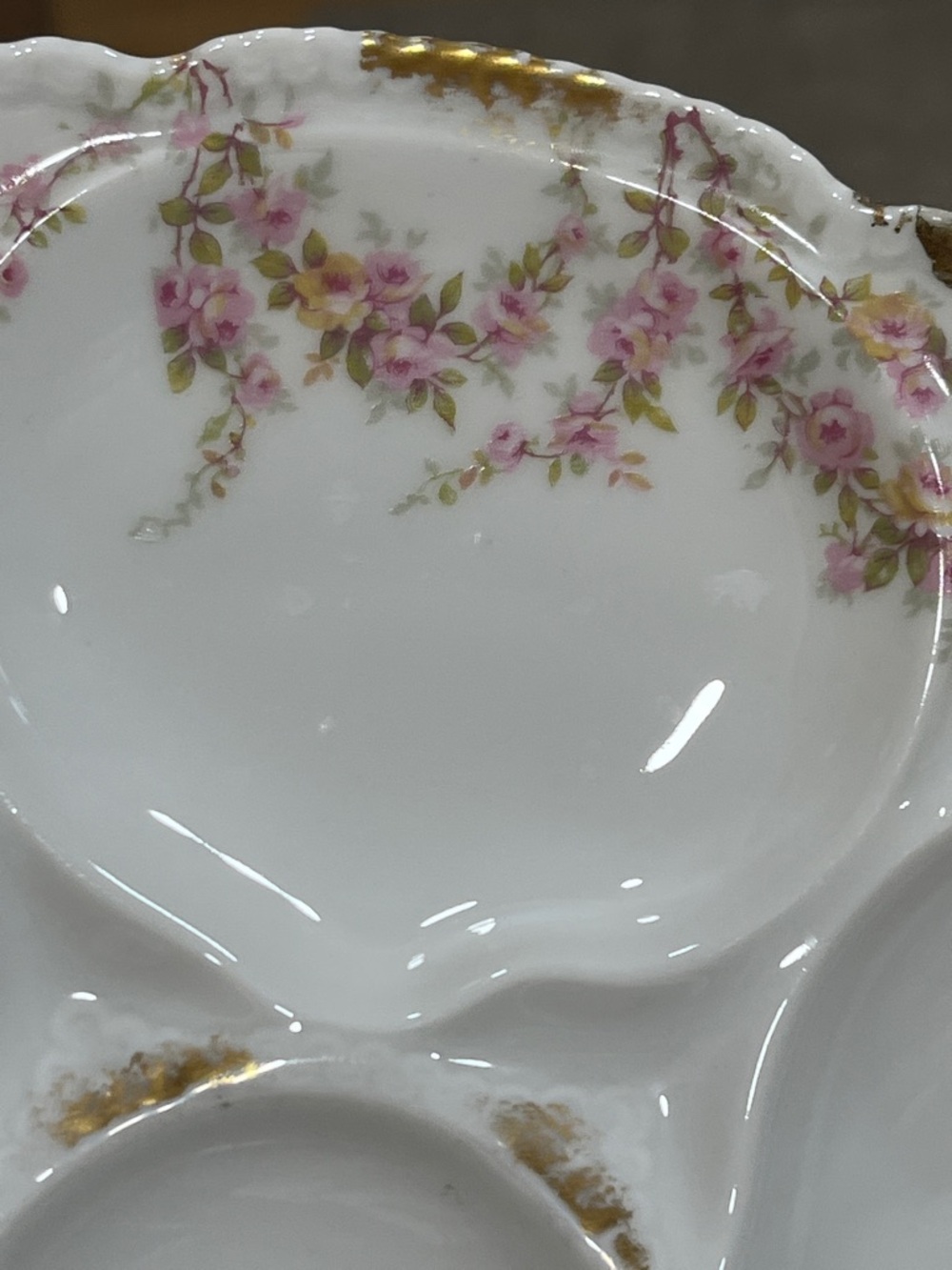 Limoges White Porcelain Floral Oyster Plate with Pink Rose Sprays and Gold Trim - Picture 6 of 12
